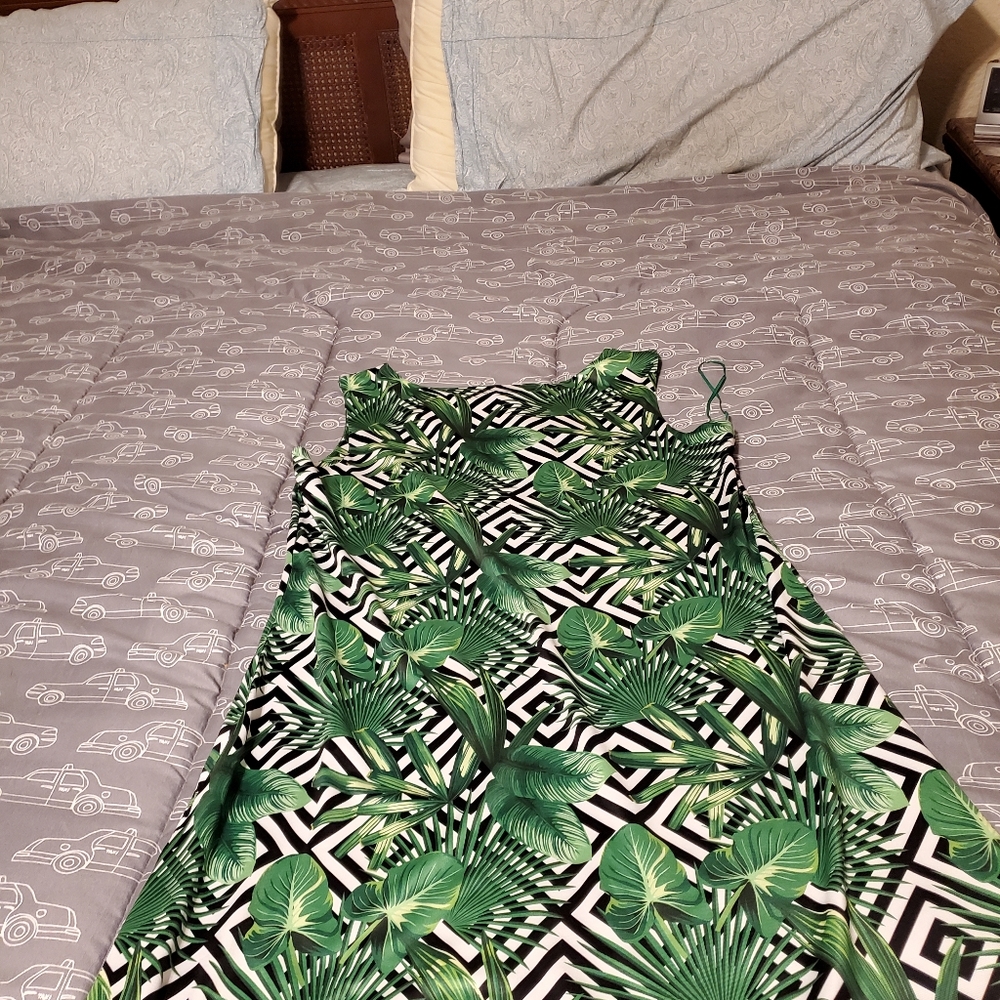 Unbranded Maze Designed Dress Size L
